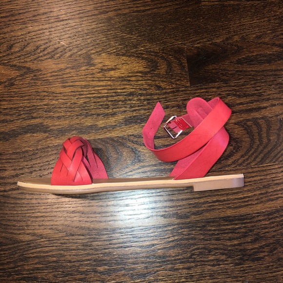 Red braided sandals, Size 7; new in box - Picture 3 of 3